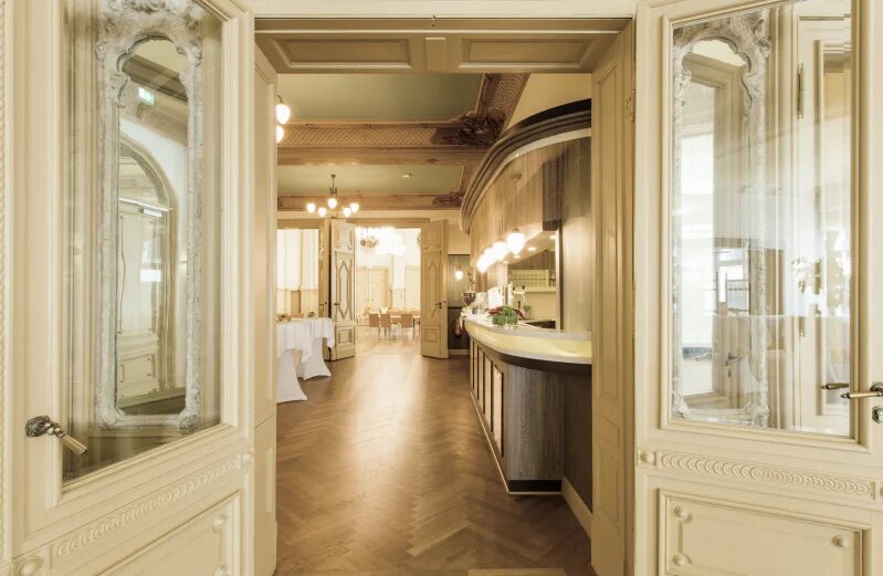 Eingang und Bar im Salles de Pologne